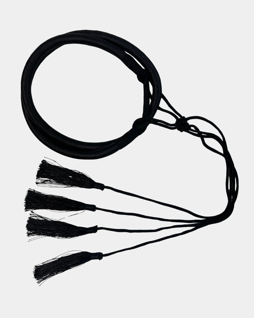 "Agal noir déroulé montrant les pompons de fixation