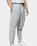 Jogging sarouel gris chiné porté, vue de profil, poche zippée