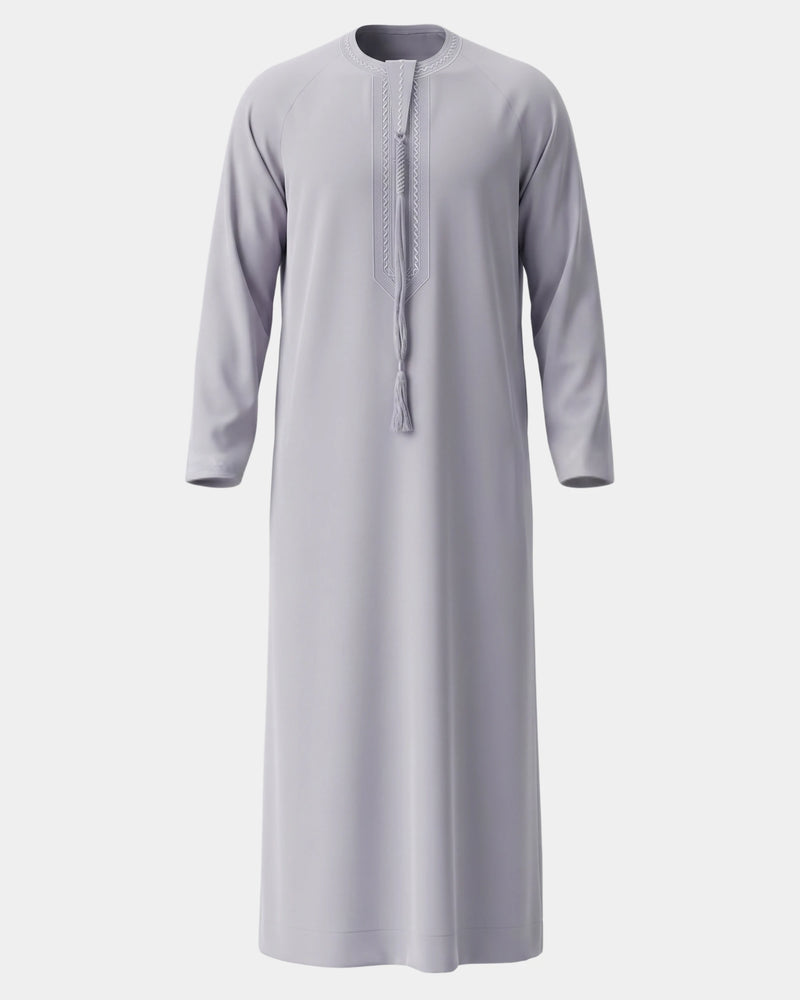 Qamis émirati gris Al Rezam vue de face, col rond brodé et tarbousha