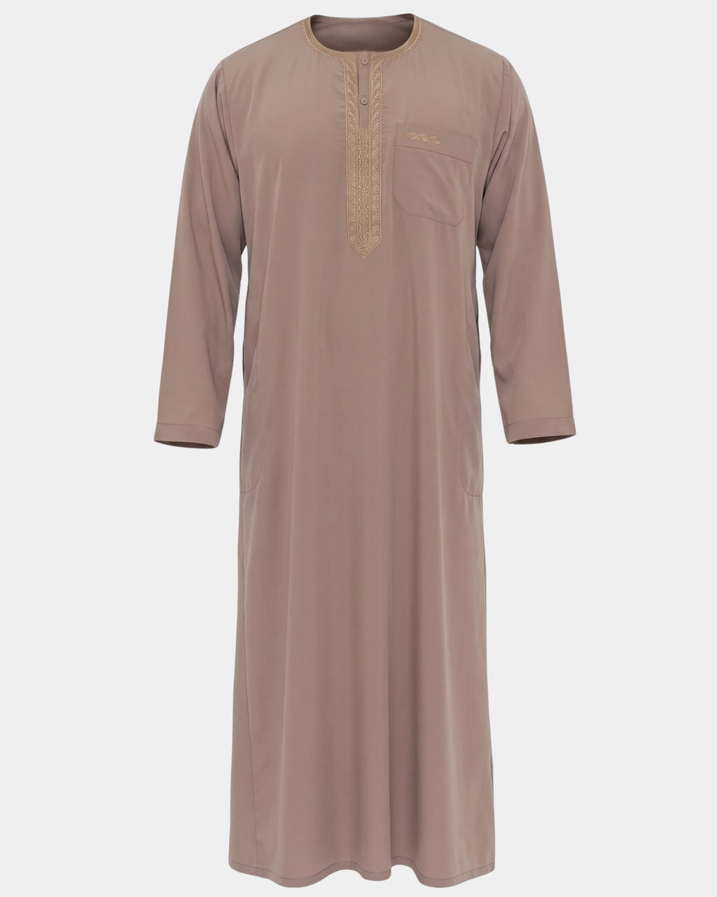 Qamis marocain taupe Al Rezam vu de face — col rond brodé, plastron brodé sur le buste et poche poitrine assortie