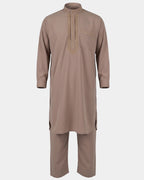 Ensemble qamis-pantalon pakistanais taupe Al Rezam, qamis court brodé et pantalon assorti, vue de face