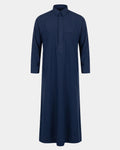 Qamis qatari bleu marine Al Rezam vue de face, col chemise et poche poitrine