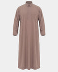 Qamis qatari taupe Al Rezam vue de face, col chemise et poche poitrine