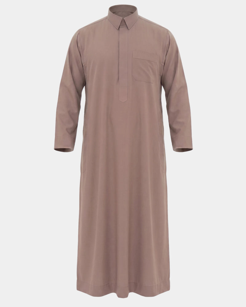 Qamis qatari taupe Al Rezam vue de face, col chemise et poche poitrine