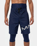 Homme portant le short de bain awra bleu marine Al Rezam, vue de face