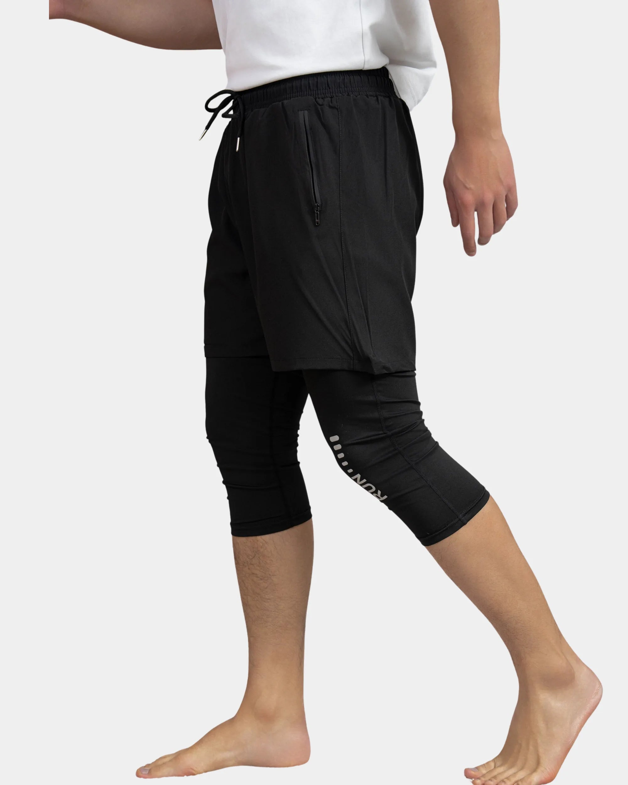 Short de sport caché awra noir, vue de profil, legging jusqu'au genou